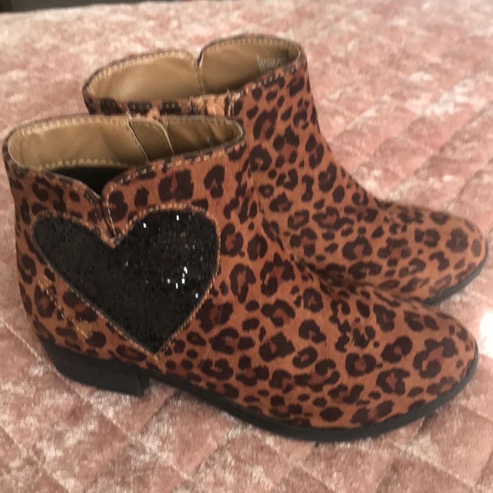 Betsyville leopard booties ⭐️